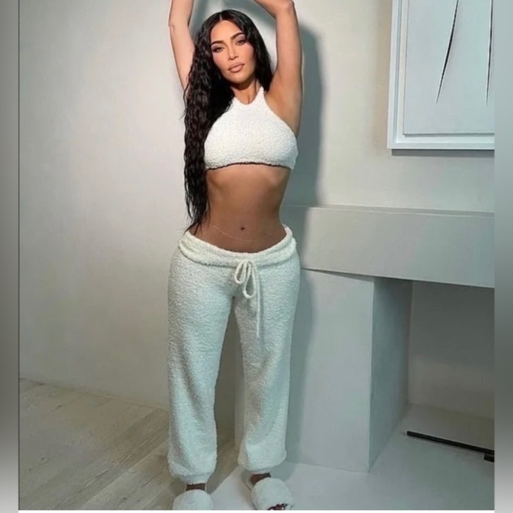 White fuzzy lounge set